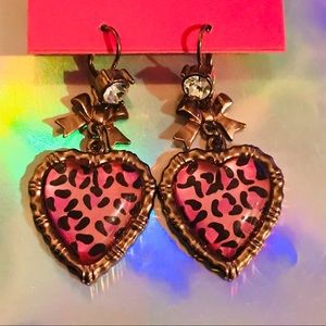 Pink leopard heart earrings vintage Betsey Johnson